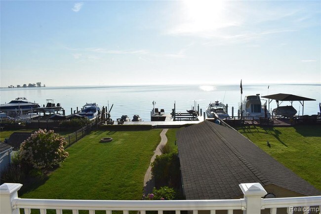 Foto del edificio - 39046 Lakeshore Dr