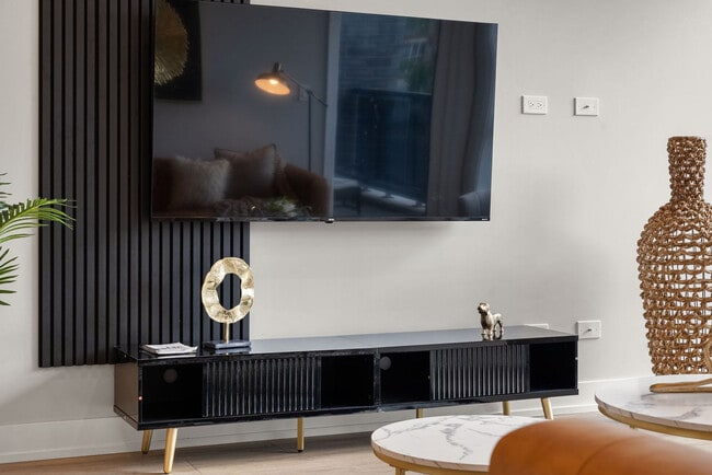 Building Photo - 2344 W Polk St