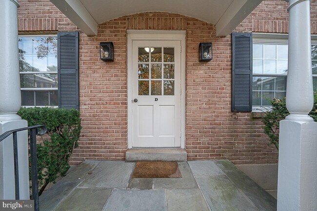 Foto del edificio - 1334 Montgomery Ave
