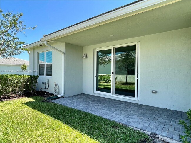Foto del edificio - 14492 Highland Center Way