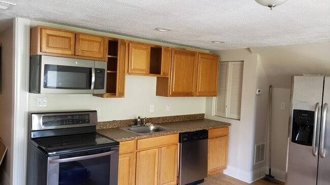 kitchen - 5514 Stanton Ave