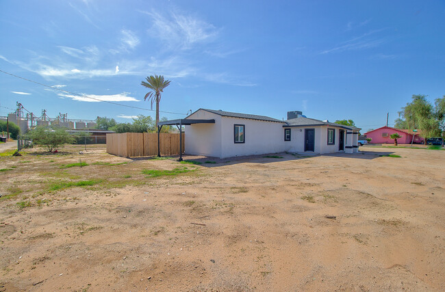 SIDE/FRONT - 624 S Elliot Ave