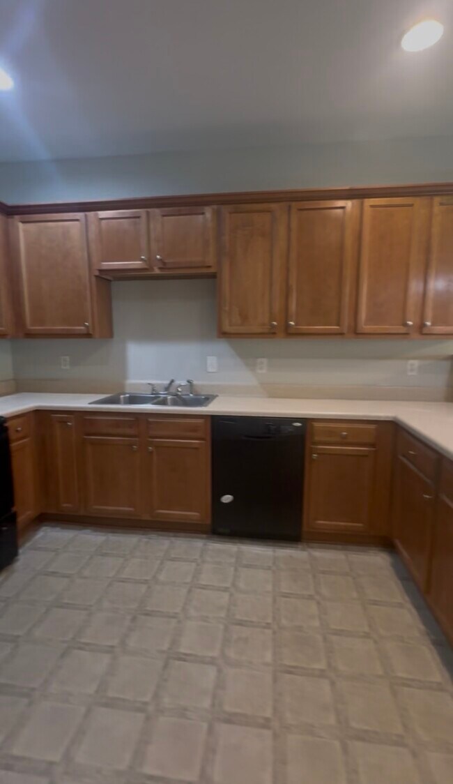 Foto del edificio - 8180 Oakley Cir