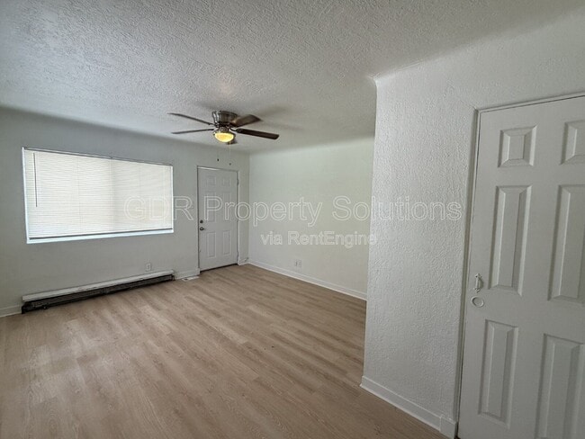 Building Photo - 301 Sierra Dr SE