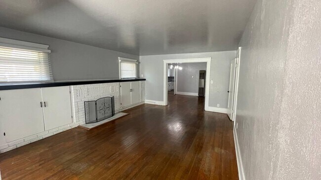 Foto del edificio - 835 E Weldon Ave