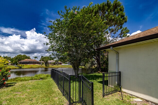 Foto del edificio - 871 Brookview Ln