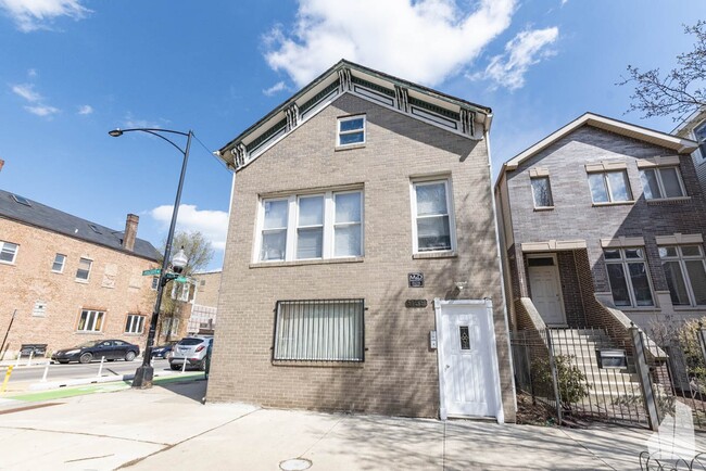 Building Photo - 959 N Wolcott Ave