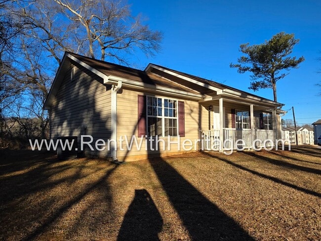 Building Photo - Awesome 3 bd/ 2 bath home / Ranch Home / No Steps / Upgrades Galore / Great Location
