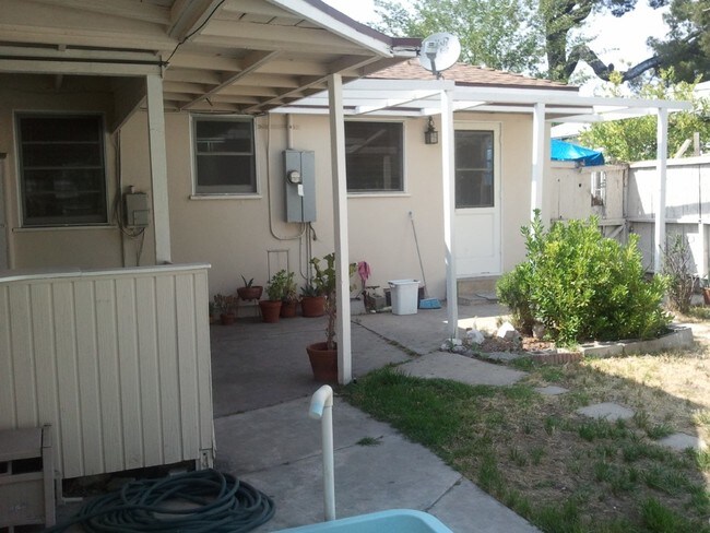 Building Photo - 11936 Rialto St