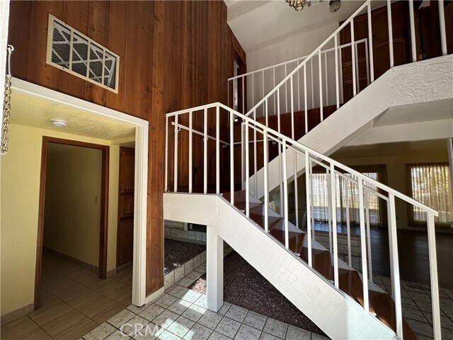 Foto del edificio - 18050 Joshua Tree Ln