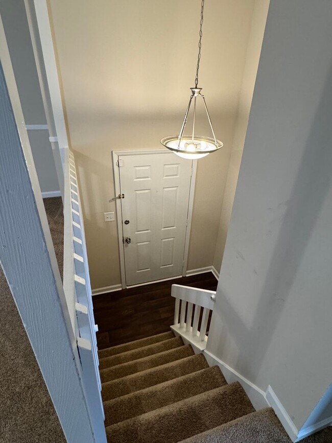 Foto del edificio - Stone Mountain 4 bed 2 bath Home with Fenc...