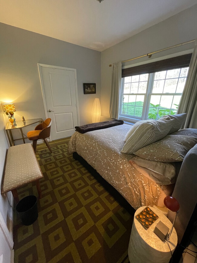 Building Photo - 20 Maple Hill Rdge