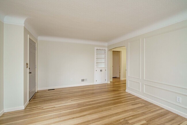 Foto del edificio - PET FRIENDLY Super Cute Craftsman Home 3 bedroom 1 Bath with Basement