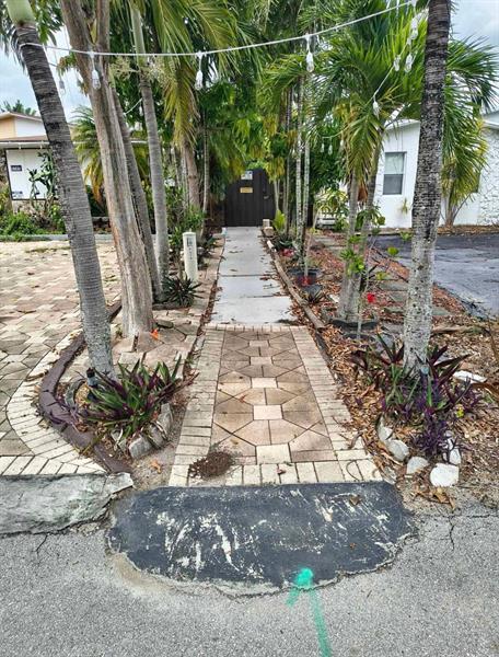 Foto principal - 5741 SW 24th Ave