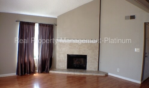 Foto del edificio - 1250 E Shaw Ave