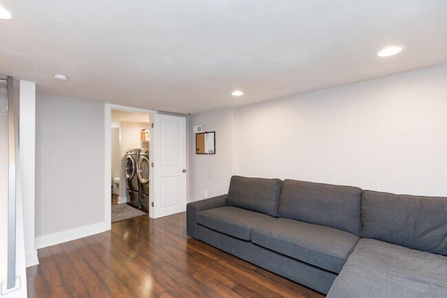 Foto del edificio - 2658 Edgemont St