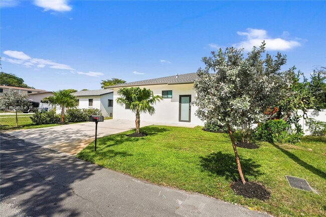 Building Photo - 808 NW 5th Terrace