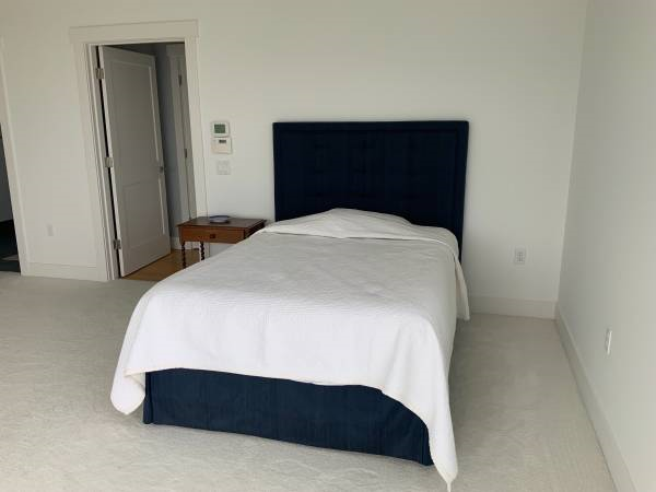 Full Bed - 2930 Evergreen Dr