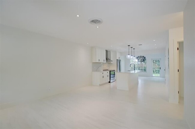 Foto del edificio - 820 NE 23rd Ave