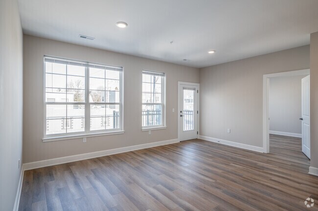 2 habitaciones, 2 baños - 945 pies cuadrados - The Napoleon - Sala de estar/comedor - The Linc Valpo