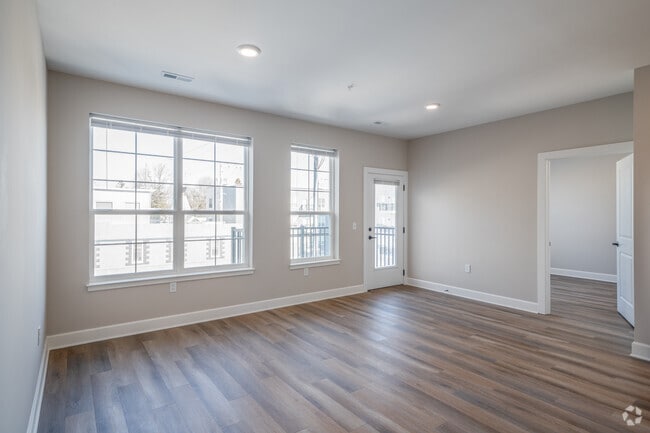 2BR, 2BA - 945SF - The Napoleon - Living Room/ Dining Room - The Linc Valpo