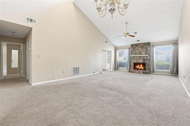 Foto del edificio - 813 Serramonte Dr