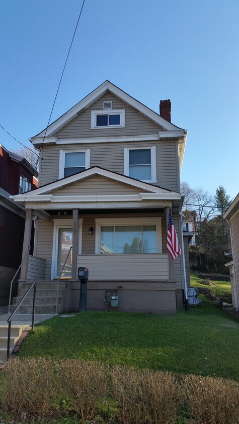 Foto principal - 127 Merritt Ave