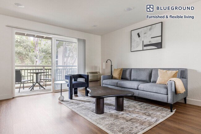 Building Photo - 600 Park View Dr