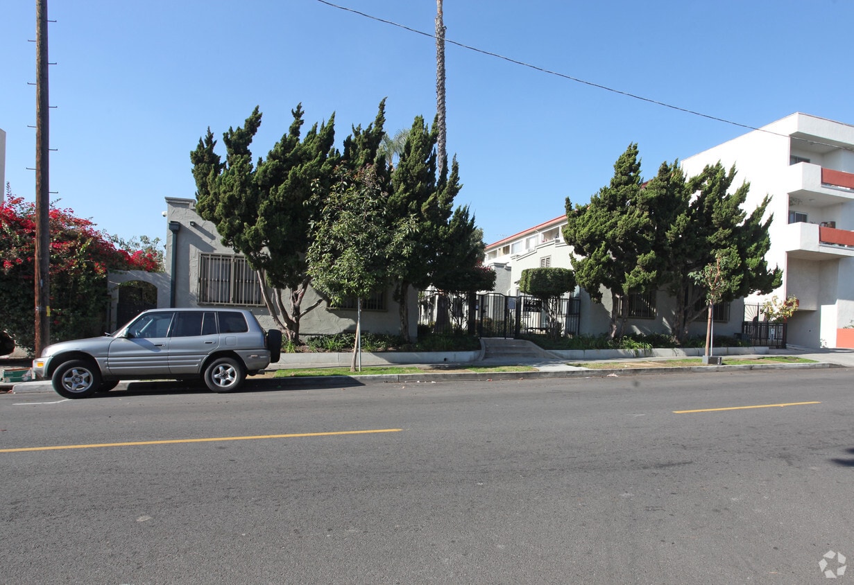 Building Photo - 1721-1729 1/2 N Kingsley Dr