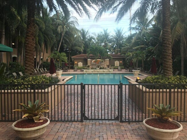 Foto del edificio - 616 Clearwater Park Rd