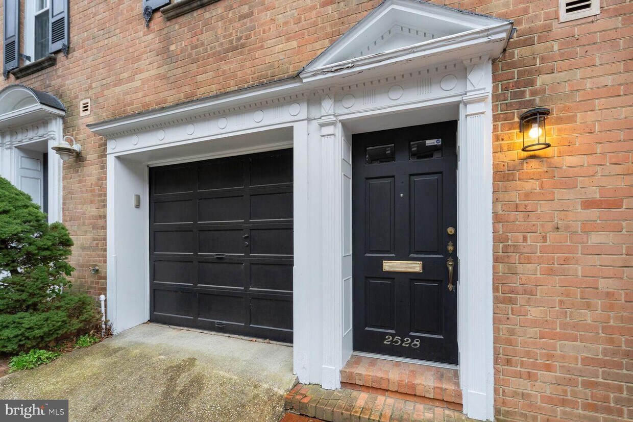 2528 Queen Annes Ln NW, Washington, DC 20037 Townhome Rentals in