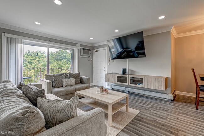 Building Photo - 1220 Whispering Hills Ct