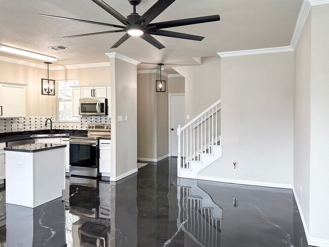 Building Photo - 505 Kingscote Ct