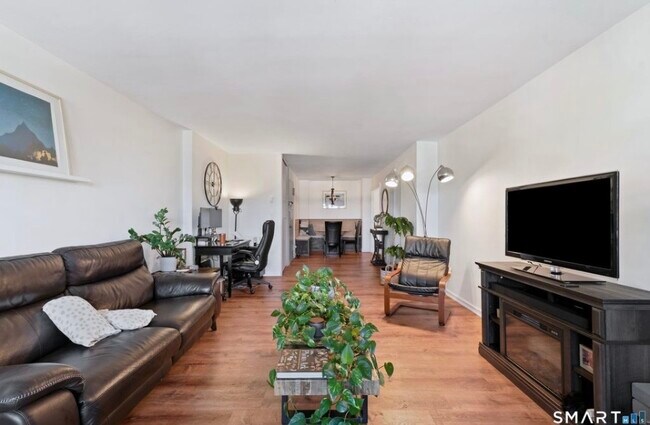 Foto del edificio - 30 Glenbrook Rd