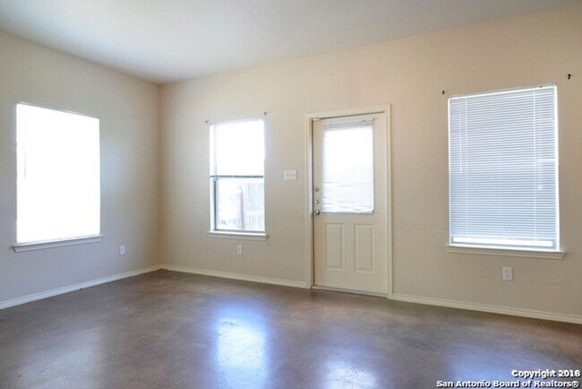 Foto del edificio - 3 Bedroom/2.5 Bath Woodlake Golf Way Subdi...