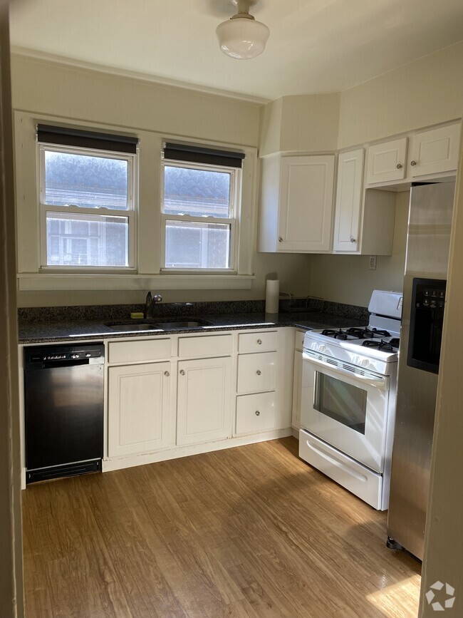 Building Photo - 2516 Beechwood Blvd