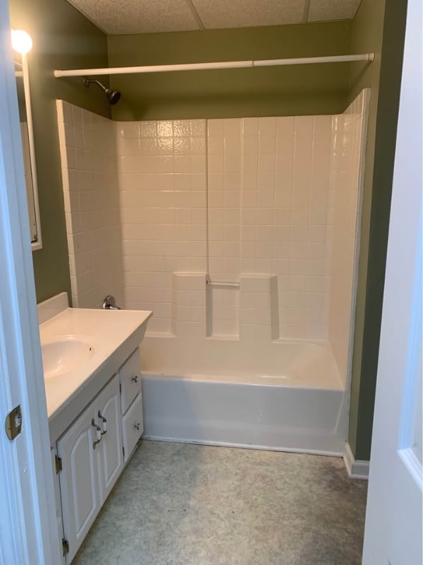 Building Photo - 626 Chesterfield Dr