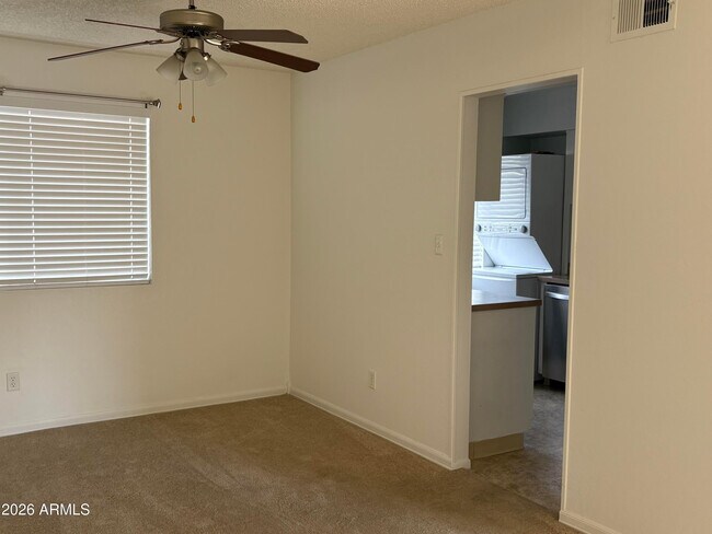 Foto del edificio - 7141 N 16th St