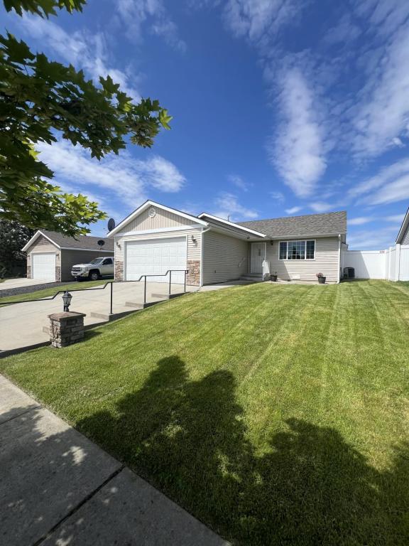 Foto principal - 1020 Triumph Ave