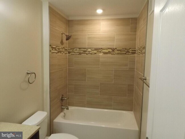 Building Photo - 8911 Town Center Cir