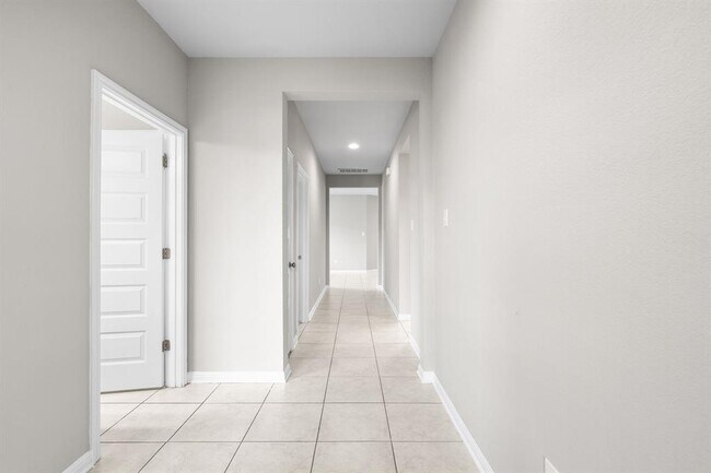 Foto del edificio - 313 McLintock Rd