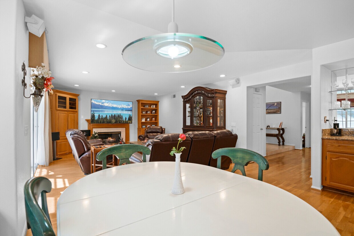 718 Admiral Ct, Oak Park, CA 91377 House Rental in Oak Park, CA