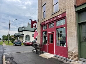Building Photo - 170 Main St