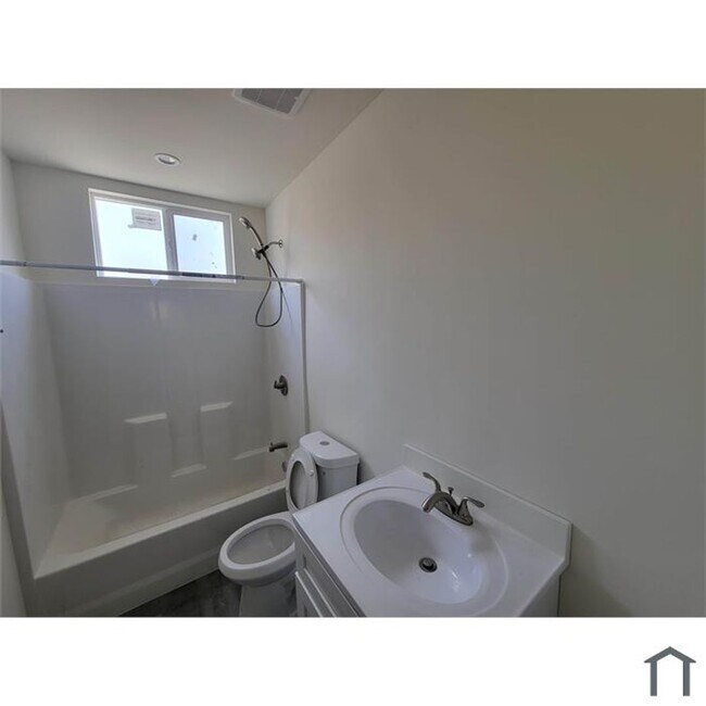 Foto del edificio - 8715-8721 Hooper Ave.