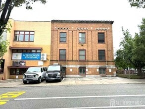 Building Photo - 2000 West St