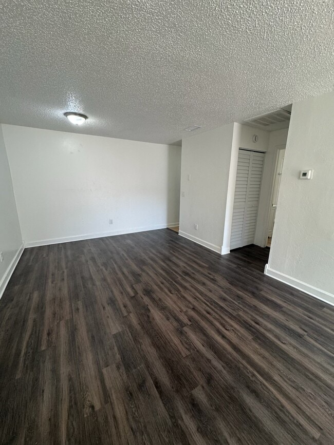 Building Photo - 8565 Channelview Cir