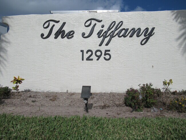 Foto del edificio - 1295 Ocean Shore Blvd