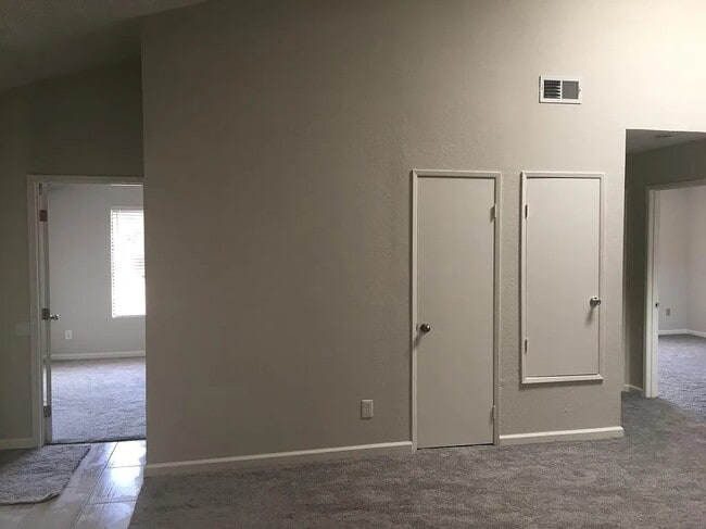 Building Photo - 980 Lupine Hills Drive #84