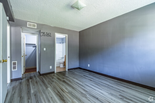 1BR, 1BA - 546SF - Royal Ridge