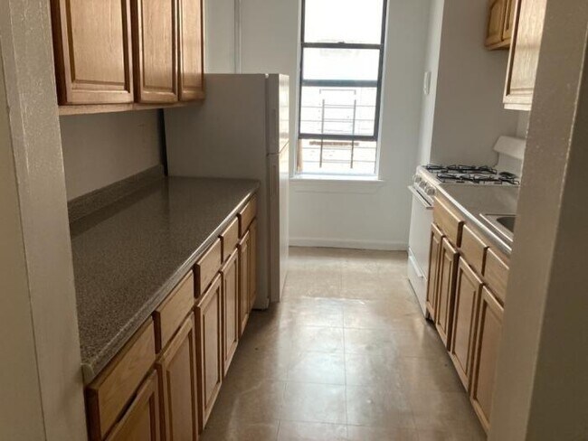 Building Photo - 2 bedroom in BRONX NY 10458